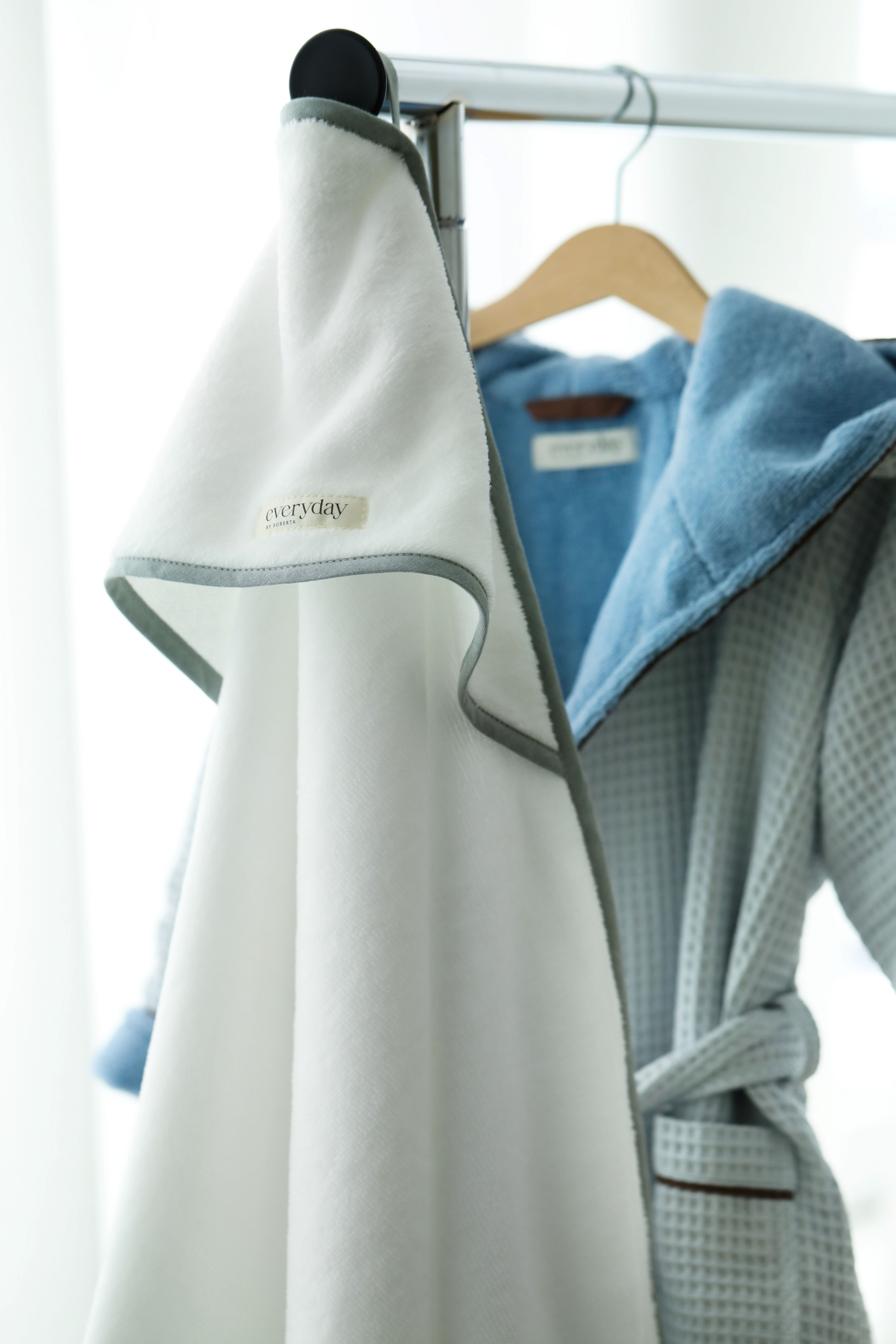 Everyday by Roberta hooded towel in white colour