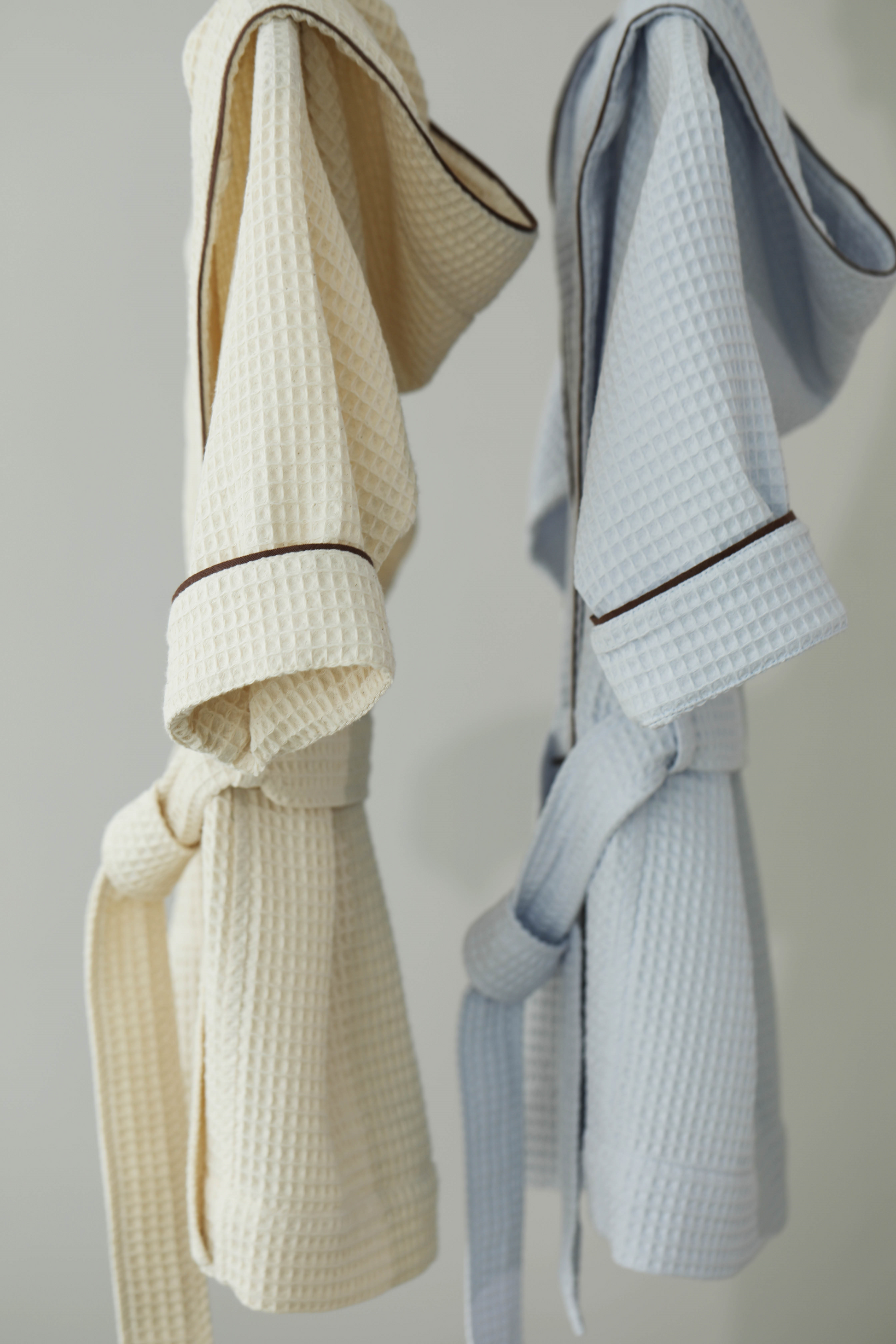 Everyday by Roberta waffle cotton bathrobe for children in neutral colours