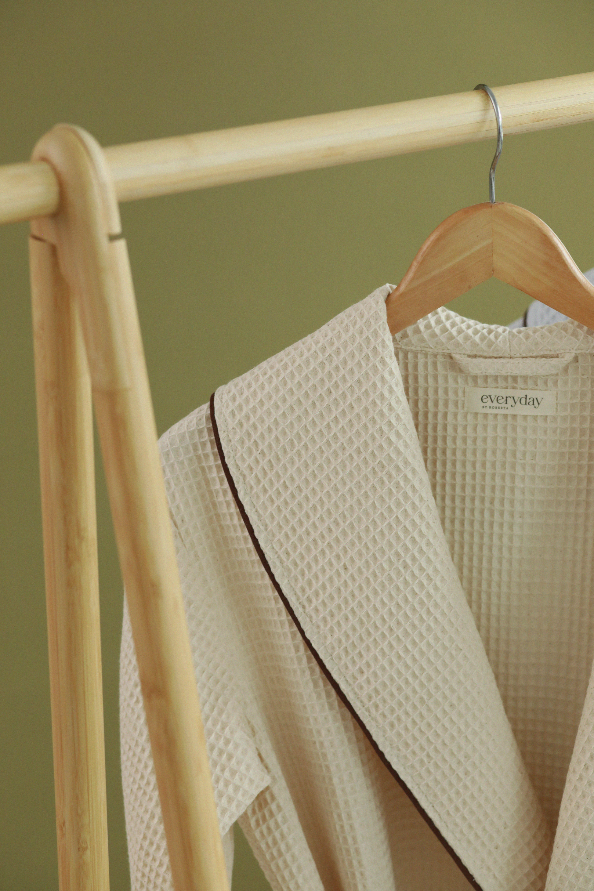 Everyday by Roberta women's waffle cotton fabric bathrobe in beige colour