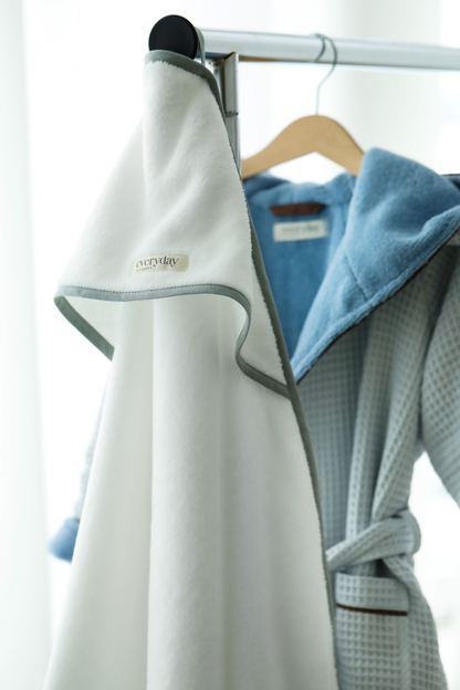 Everyday by Roberta hooded towel in white colour 
