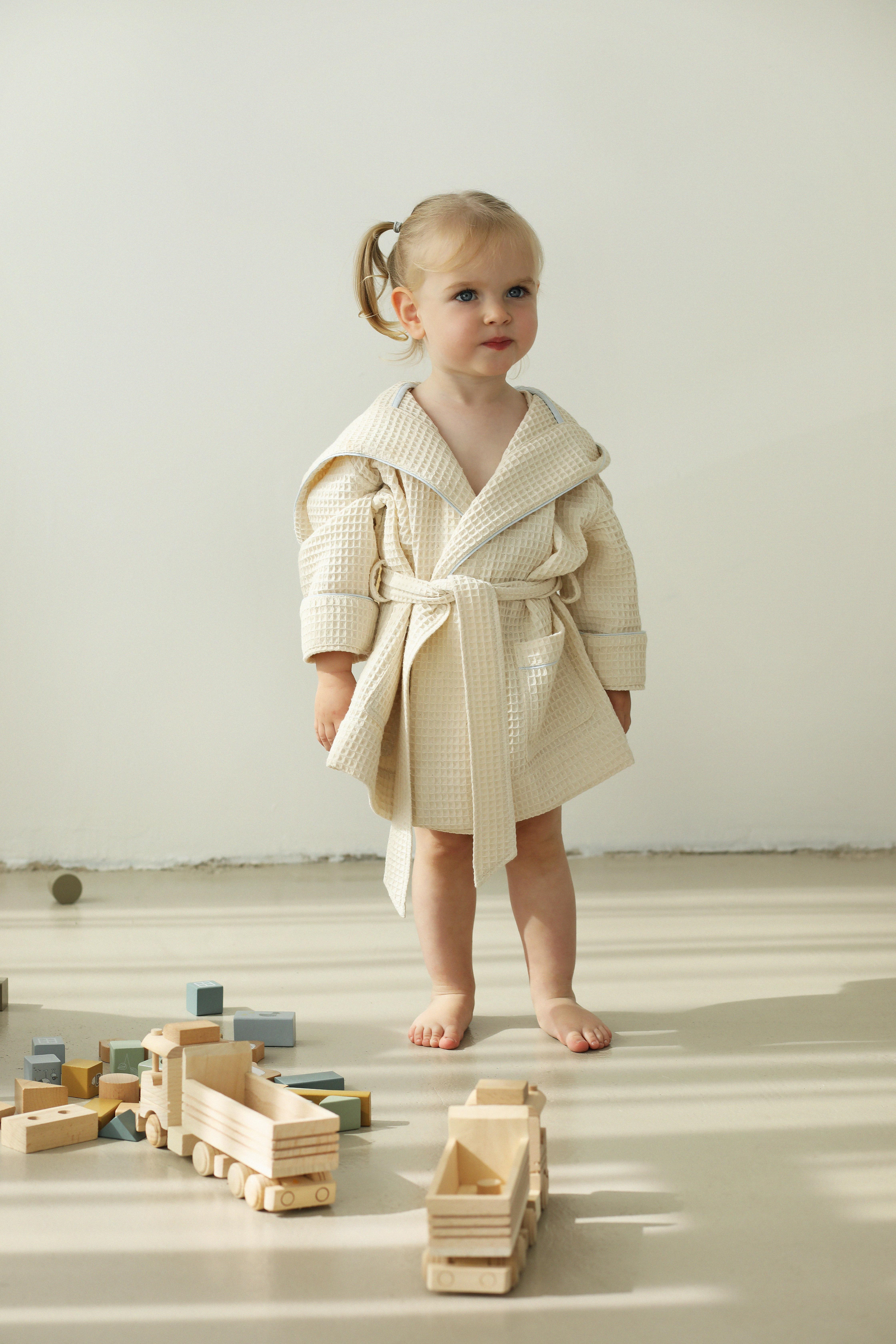 kids-bathrobe-beige-color-cotton-waffle-fabric-everyday-by-roberta